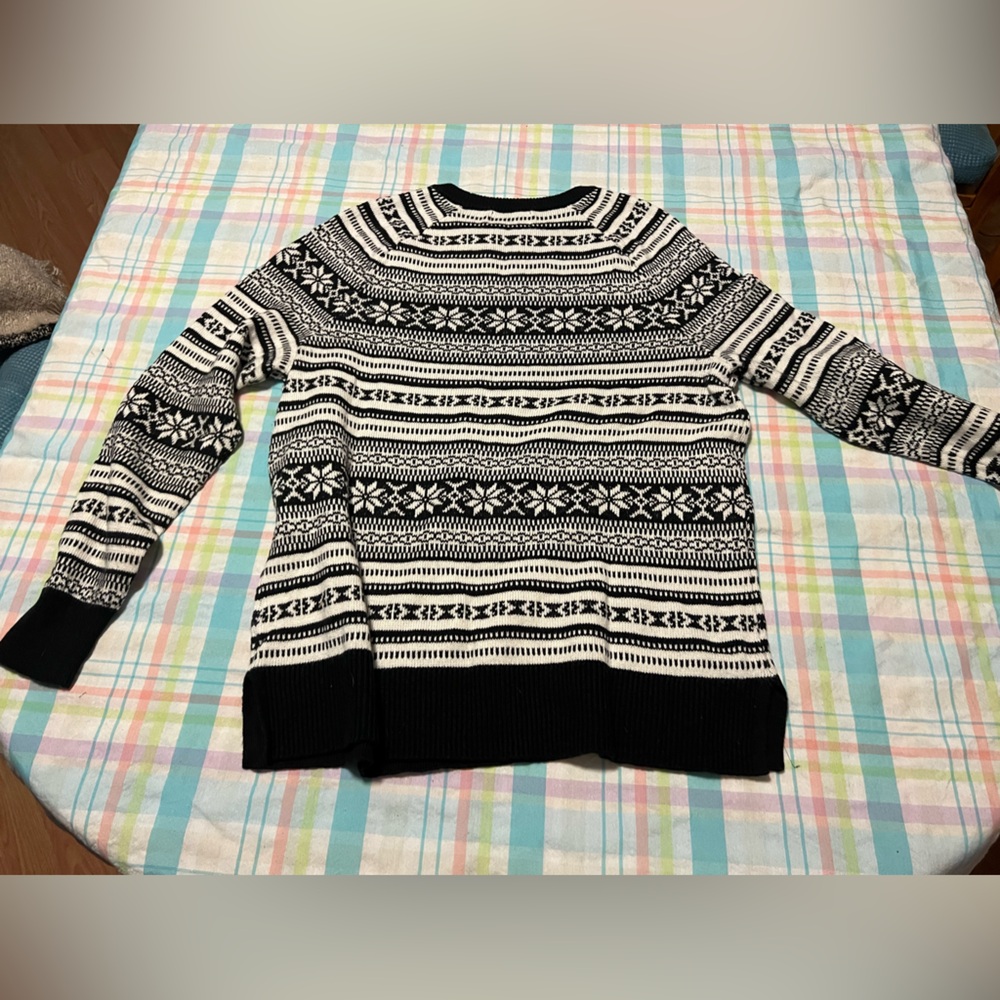 Pattern sweater with split side - Picture 3 of 6